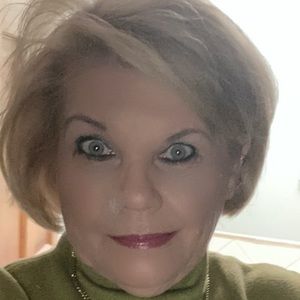 Meet your Posher, Deborah